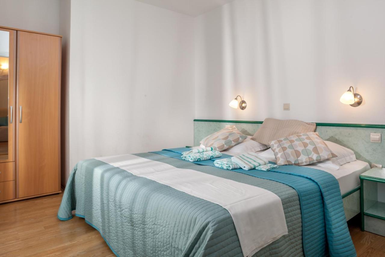 Apartments Leut 80M From The Sea Podgora Rom bilde