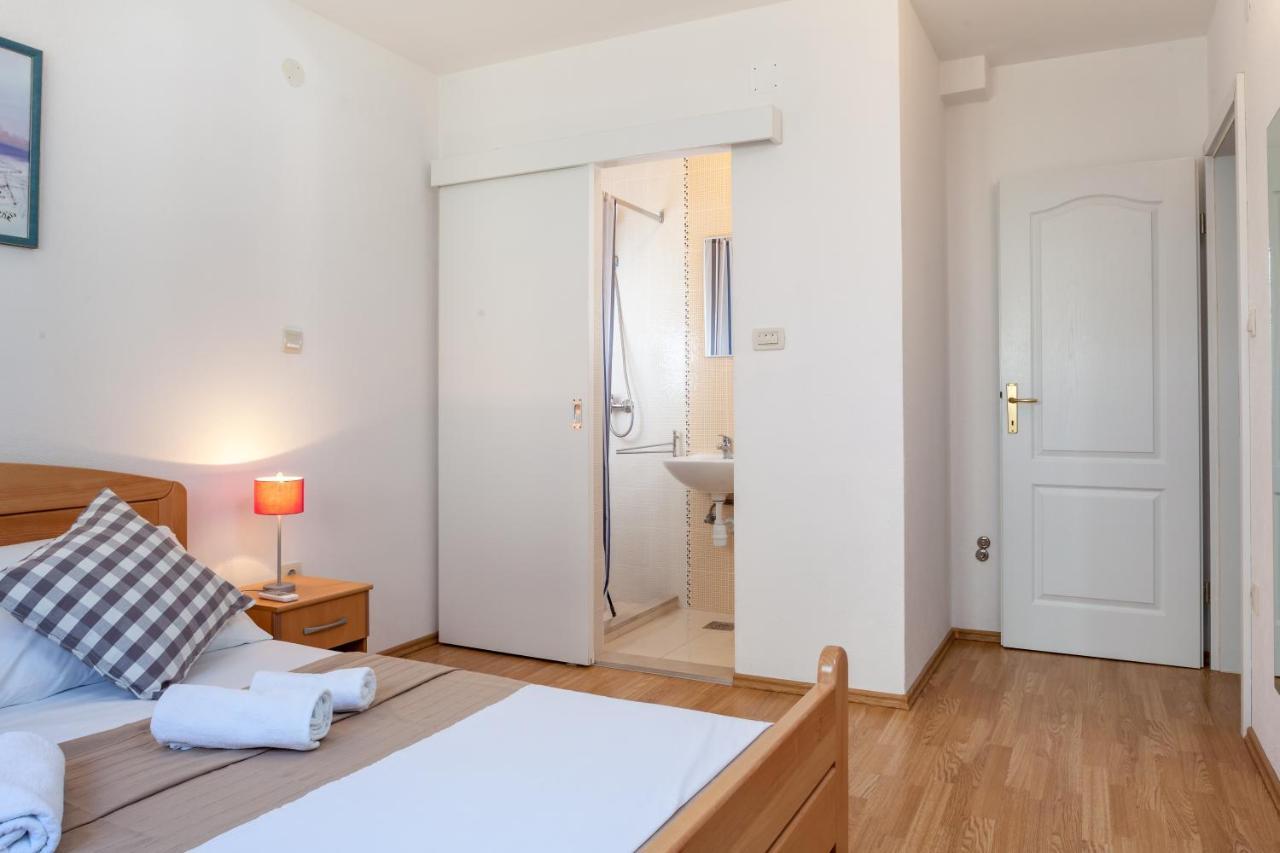 Apartments Leut 80M From The Sea Podgora Rom bilde