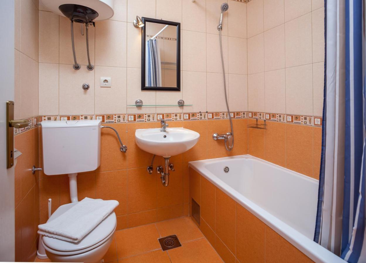 Apartments Leut 80M From The Sea Podgora Rom bilde