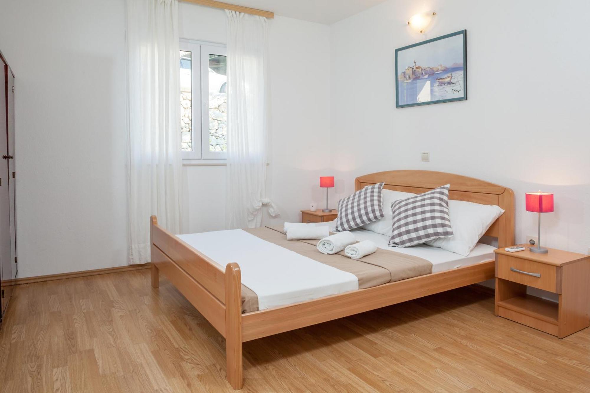 Apartments Leut 80M From The Sea Podgora Rom bilde