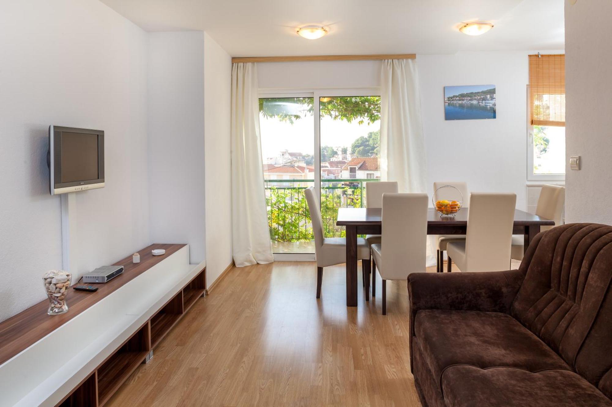 Apartments Leut 80M From The Sea Podgora Rom bilde