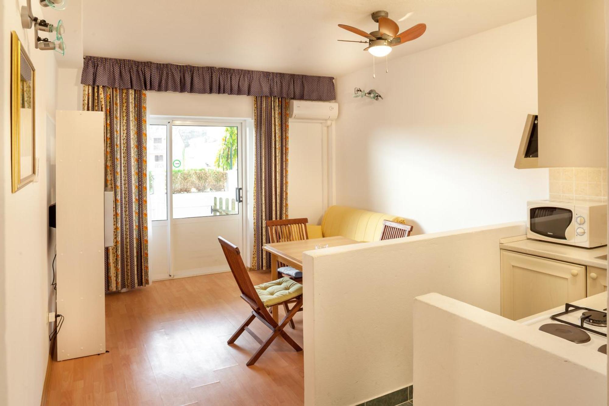 Apartments Leut 80M From The Sea Podgora Rom bilde