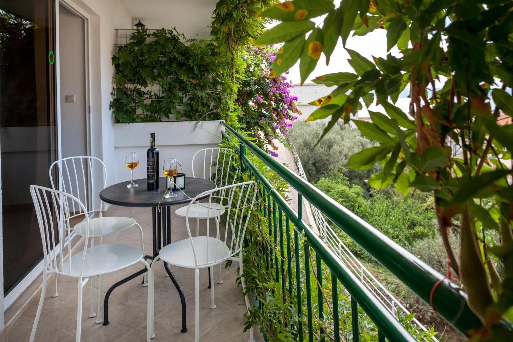 Apartments Leut 80M From The Sea Podgora Rom bilde