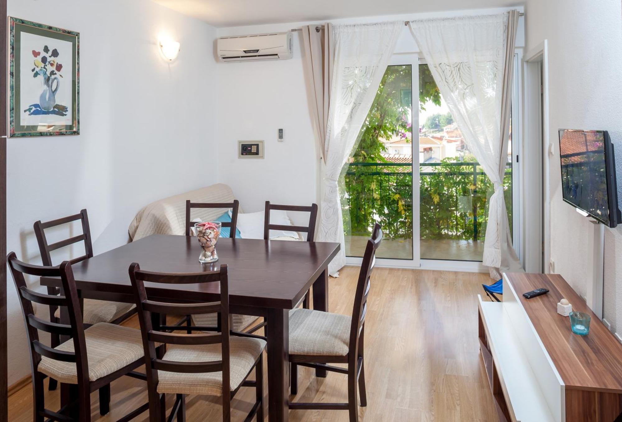 Apartments Leut 80M From The Sea Podgora Eksteriør bilde